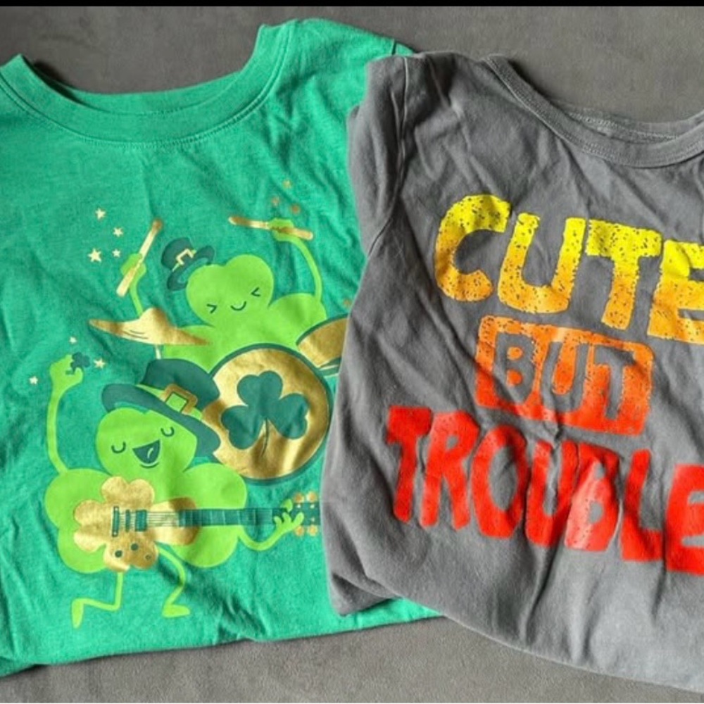 The Children's Place Green and Gray Graphic Tees